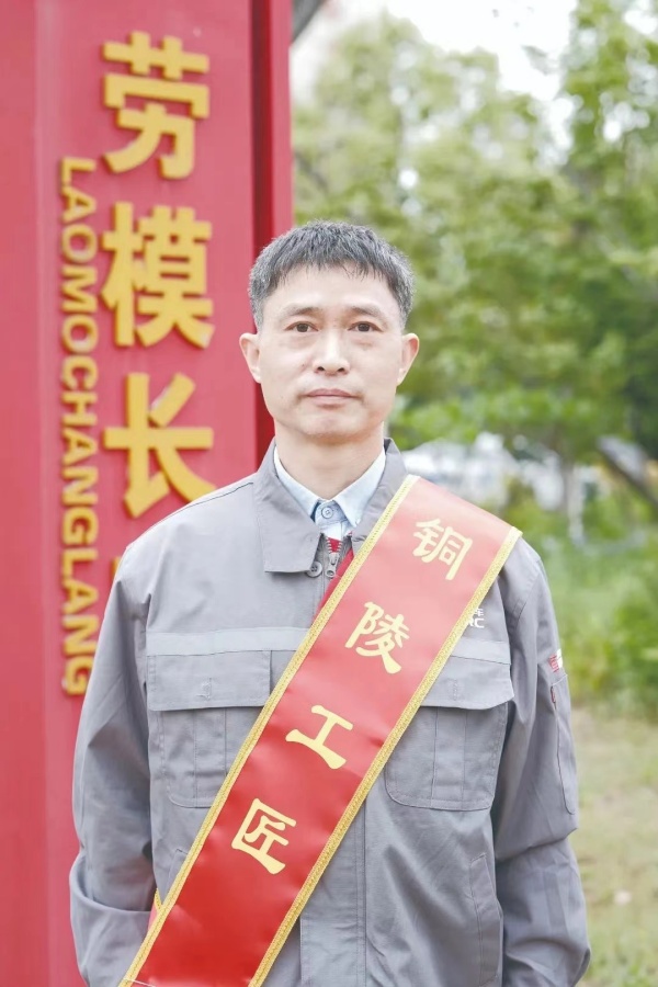 刘决志-人物照_副本